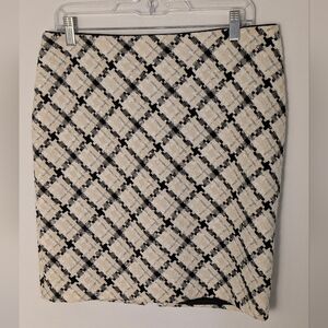 White House Black MarketT Wool weed Pencil Skirt Black White Boucle Plaid Sz 8